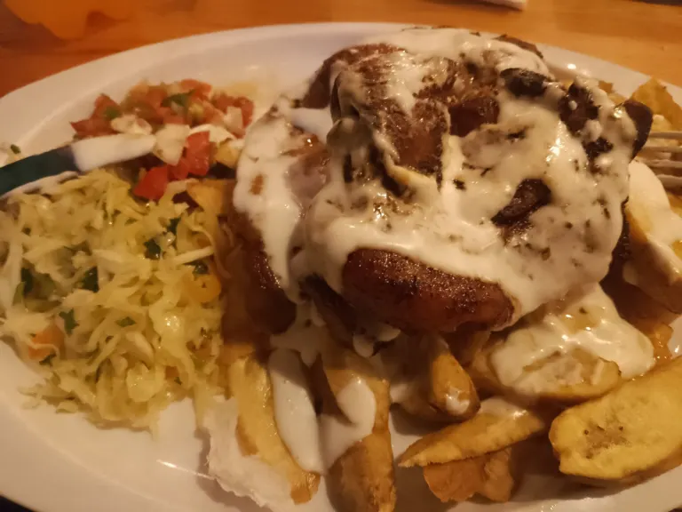 Chuleta con tajadas a la hondureña
