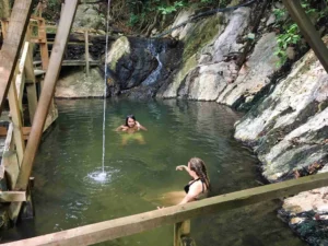 Aguas termales de Sambo Creek: guía para visitarlas